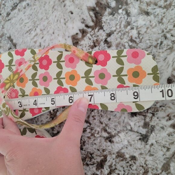 Vera Bradley Flower pattern flip flops‎ - Picture 9 of 10